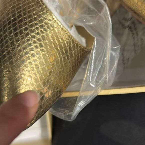 Michael Kors Claire Pumps gold Metallic Leather (Size 7.5 M / used) - Picture 9 of 10